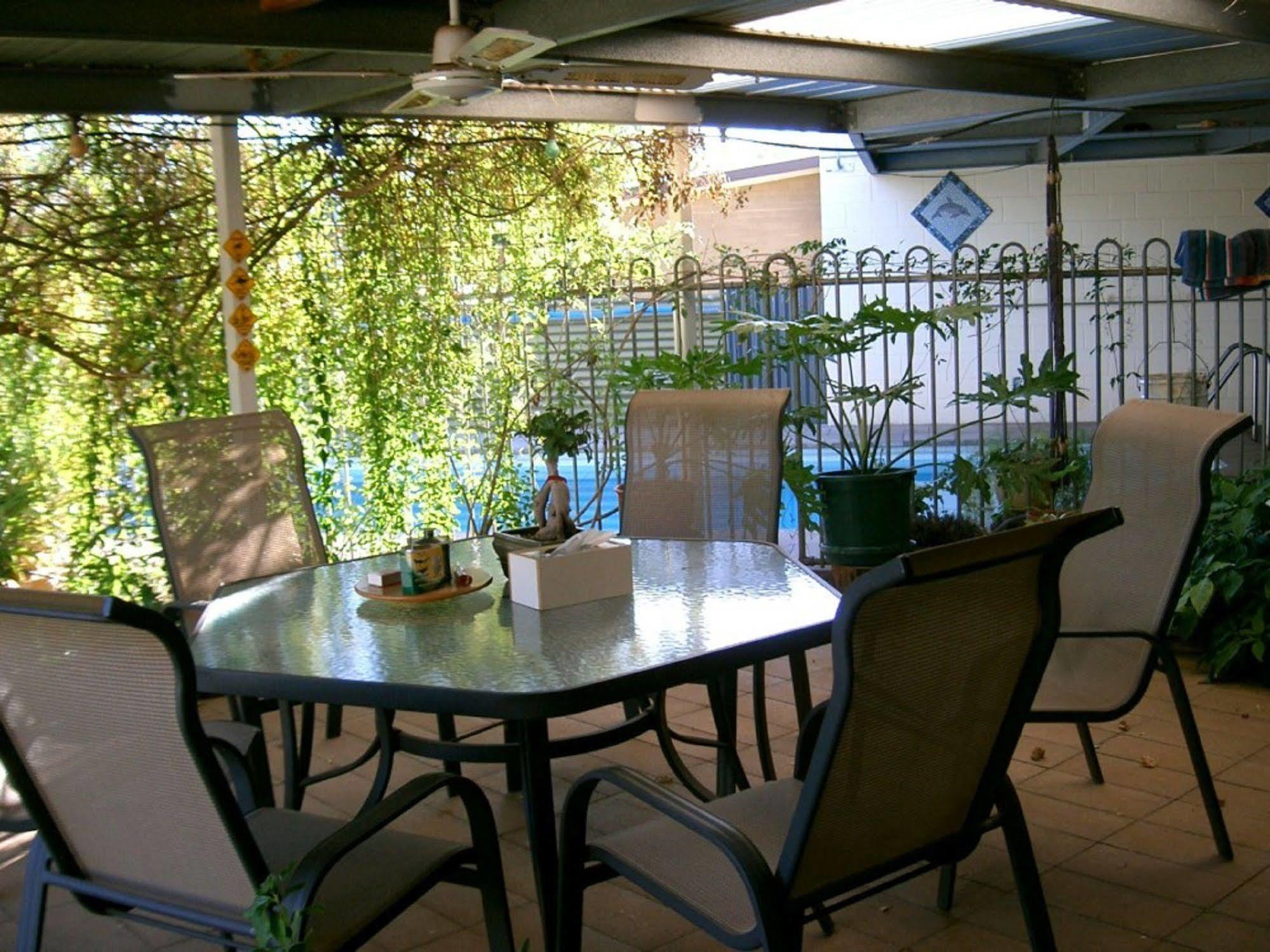 แคทิส เพลซ เบดแอนด์เบรคฟาสต์ Bed & Breakfast อลิซสปริงส์ ภายนอก รูปภาพ
